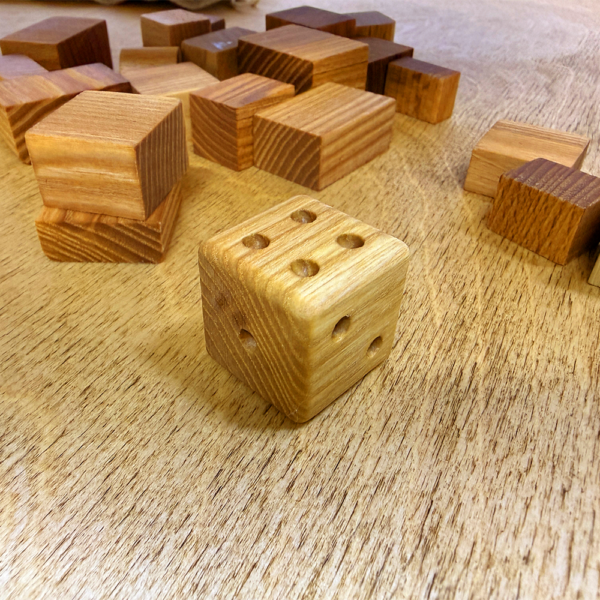 Настольная игра из дерева «Балансир» с открывающимися крышками M