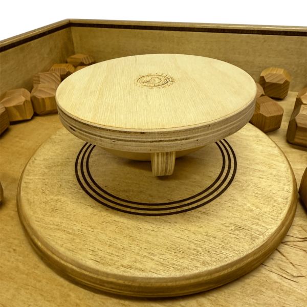 Игра из дерева «Балансирующая Полусфера» с камнями Лайт в пенале