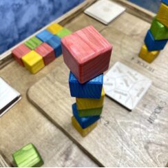 Настольная игра из дерева Цветные кубики М