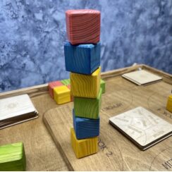 Настольная игра из дерева Цветные кубики М