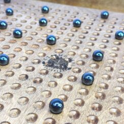 Настольная игра из дерева Магнитные шарики Лайт