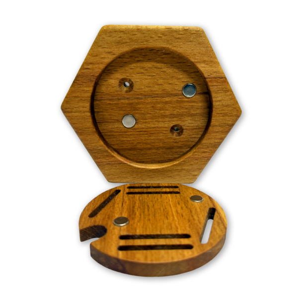 Медальница из дерева